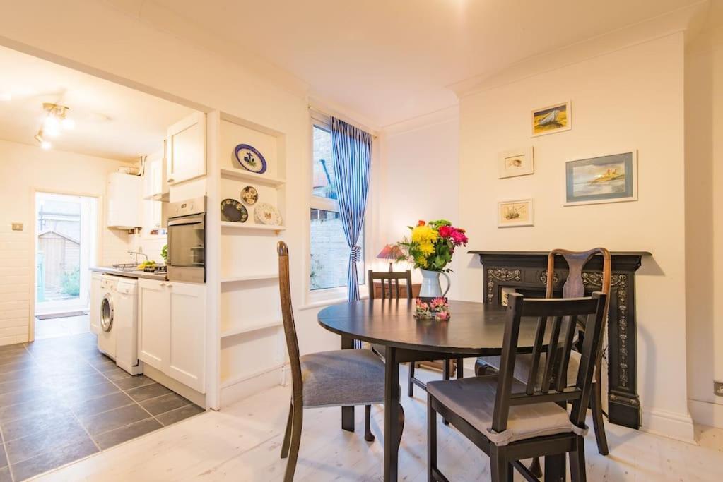 Honeysuckle Cottage وايتستابل المظهر الخارجي الصورة