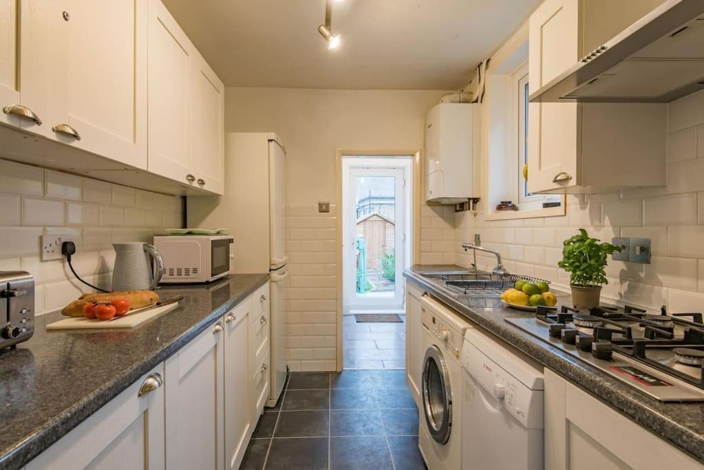 Honeysuckle Cottage وايتستابل المظهر الخارجي الصورة