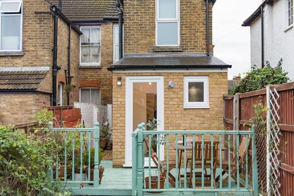 Honeysuckle Cottage وايتستابل المظهر الخارجي الصورة