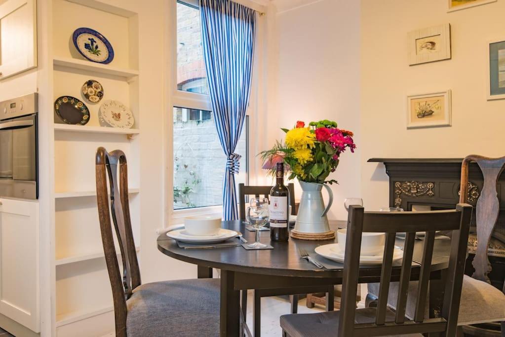 Honeysuckle Cottage وايتستابل المظهر الخارجي الصورة