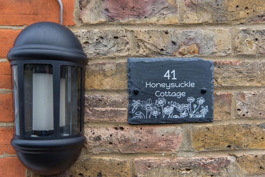Honeysuckle Cottage وايتستابل المظهر الخارجي الصورة