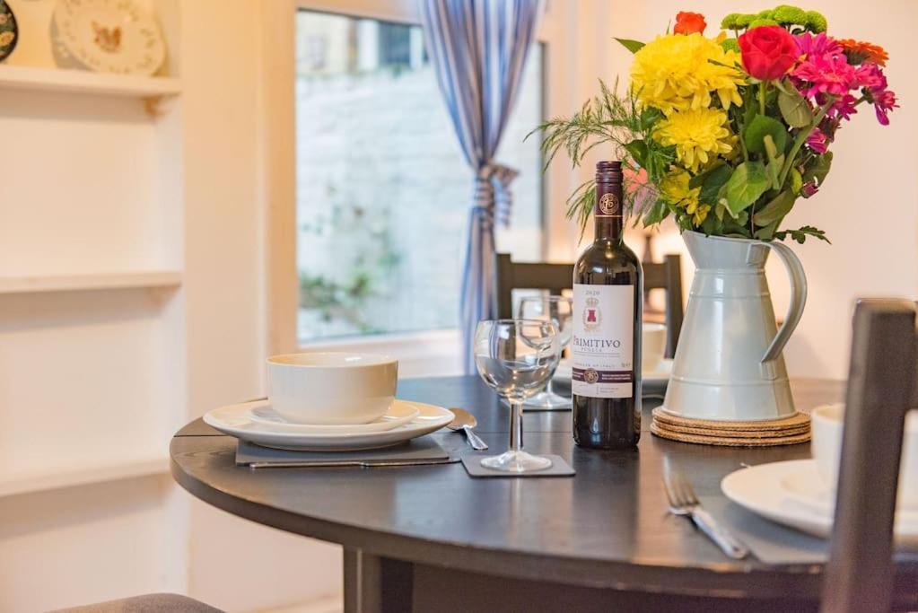 Honeysuckle Cottage وايتستابل المظهر الخارجي الصورة